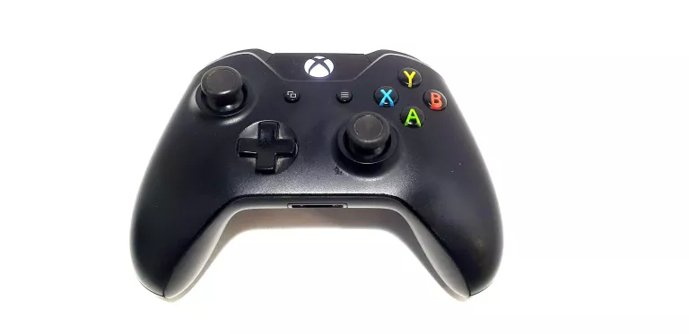 KONSOLA XBOX ONE 500GB MODEL 1540 + KINECT + PAD