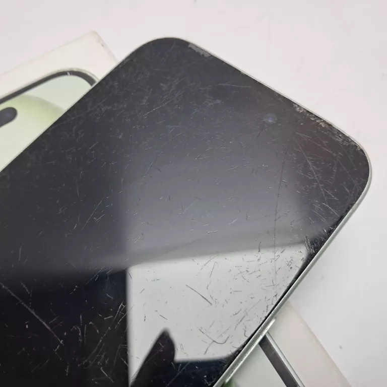 TELEFON IPHONE 15