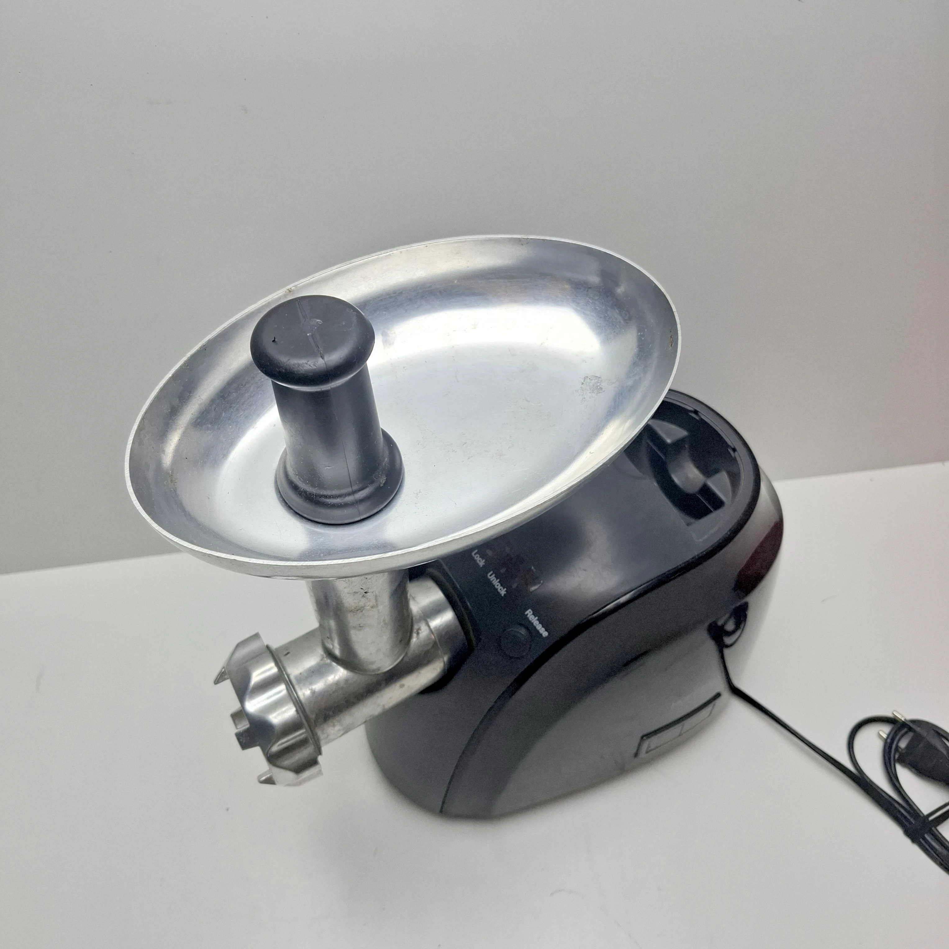 maszynka-do-mielenia-miesa-z-szatkownica-hoffen-uszkodzona-kolor-dominujacy-129357-3