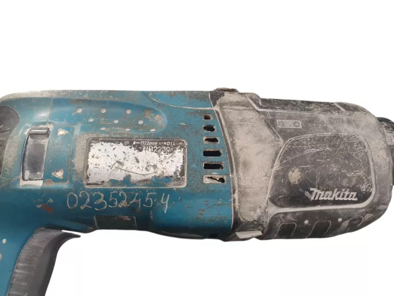 MŁOTOWIERTARKA MAKITA HR2230 + WALIZKA