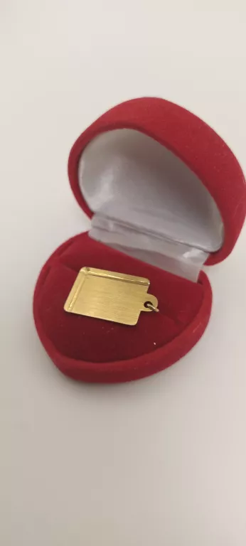 ZŁOTA PROSTOKĄTNA ZAWIESZKA P:585 W:1,28G