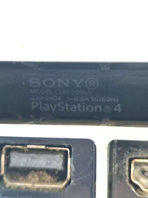 KONSOLA SONY PLAYSTATION 4 SLIM 500 GB SREBRNY + 2 PADY