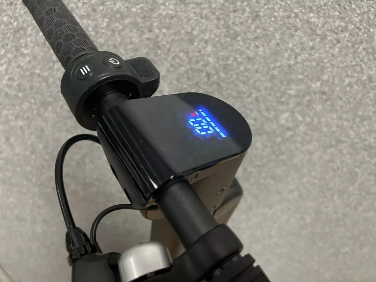 HULAJNOGA ELEKTRYCZNA JIVR SCOOTER PLUS