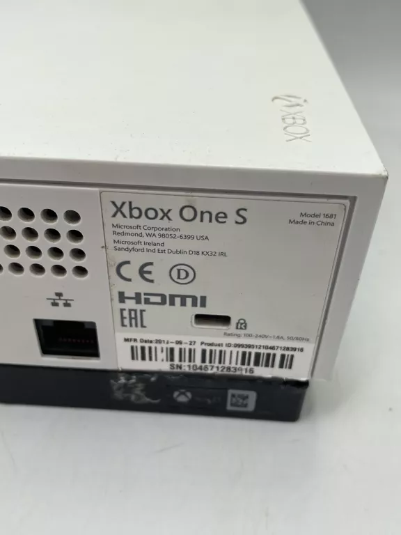 KONSOLA XBOX ONE S- 2X PAD, KABLE + 2X GRA