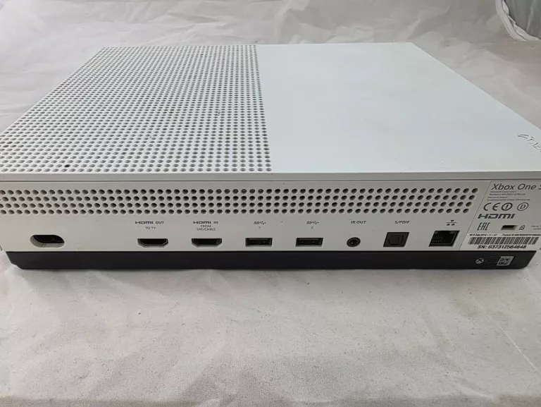 KONSOLA XBOX ONE S + 4 GRY