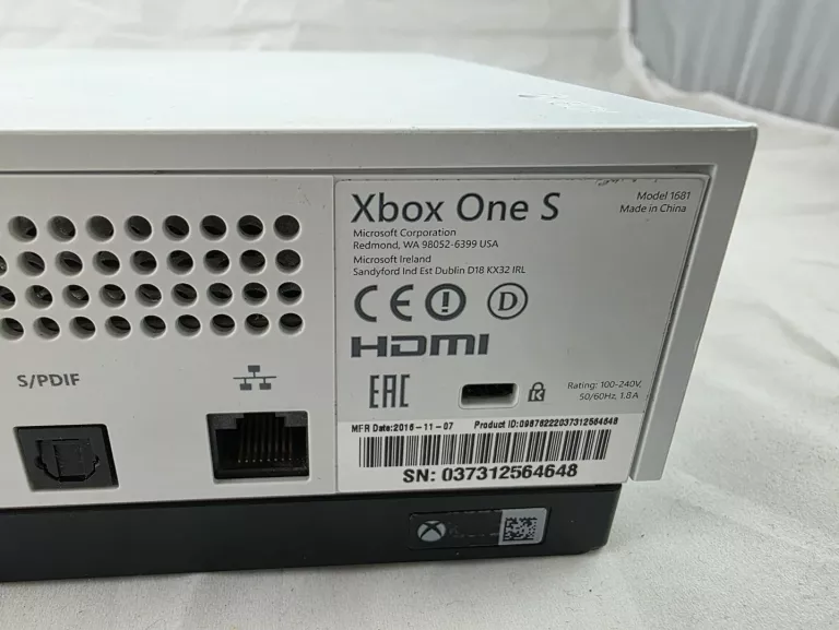 KONSOLA XBOX ONE S + 4 GRY