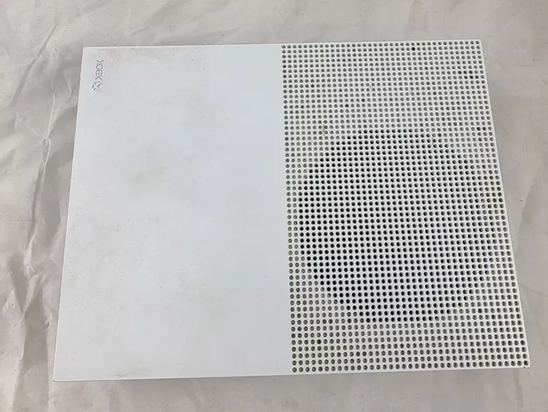 KONSOLA XBOX ONE S + 4 GRY
