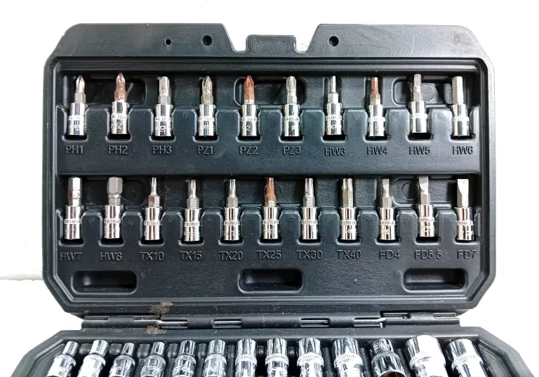 ZESTAW KLUCZY NASADOWYCH 46 SZT. NEO TOOLS