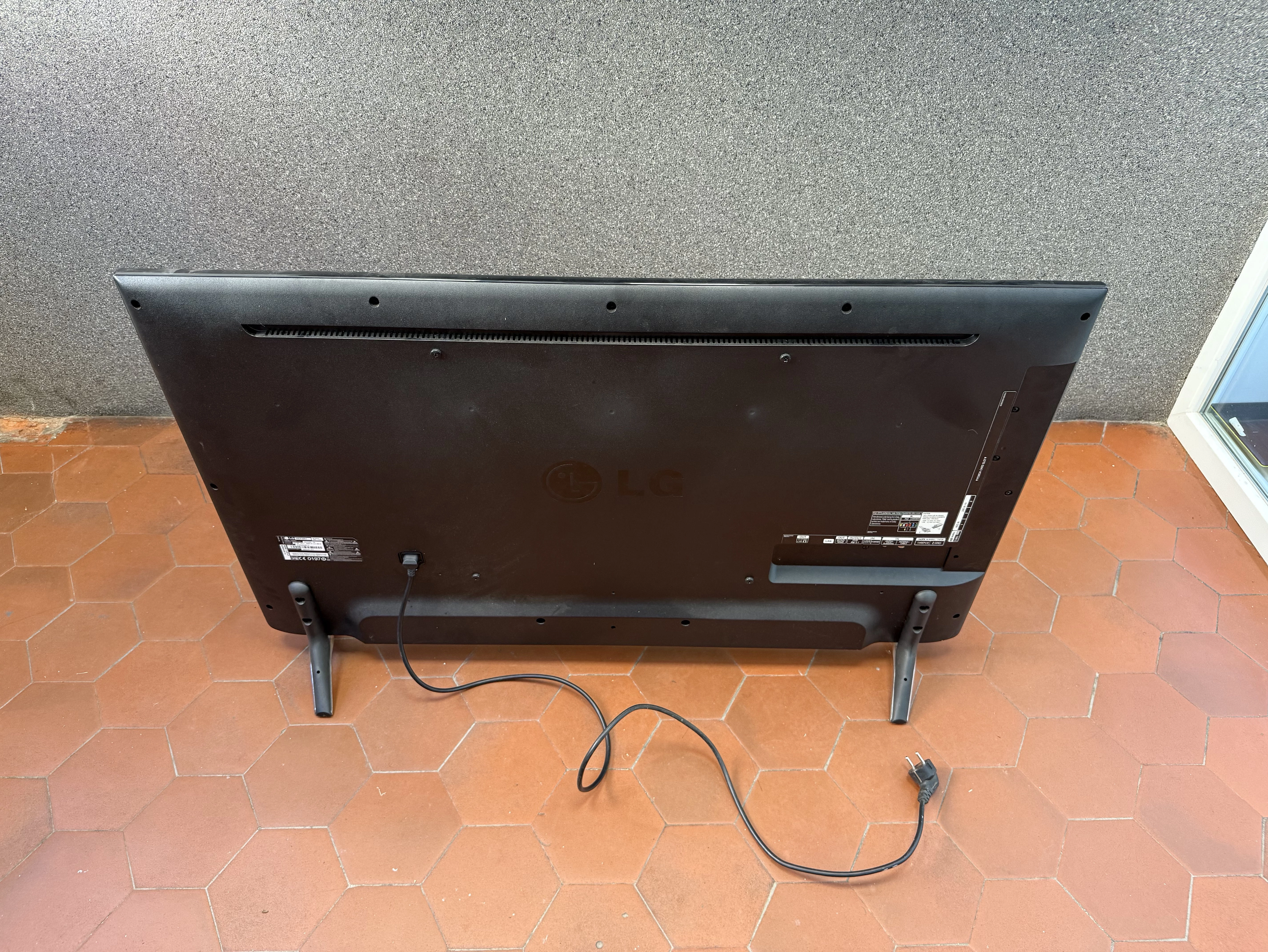 tv-lg-49uf695v-pilot-ean-gtin-8806087356236