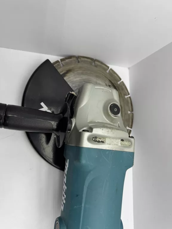 SZLIFIERKA KĄTOWA MAKITA GA9050 DUŻA 230MM 2000W PŁYNNY ROZRUCH 2022R.