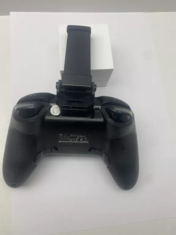 KONTROLER GAMESIR T4 PRO Z FUNKCJĄ TURBO I 4 PROGRAMOWALNYMI PRZYCISKAMI