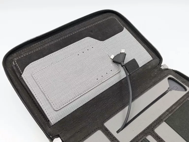 ETUI Z POWERBANKIEM DO TABLETA SOFTSERVE - PORTFOLIO