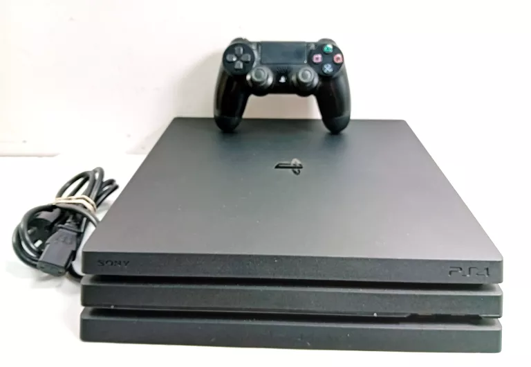 KONSOLA PS4 PRO 1TB + PAD
