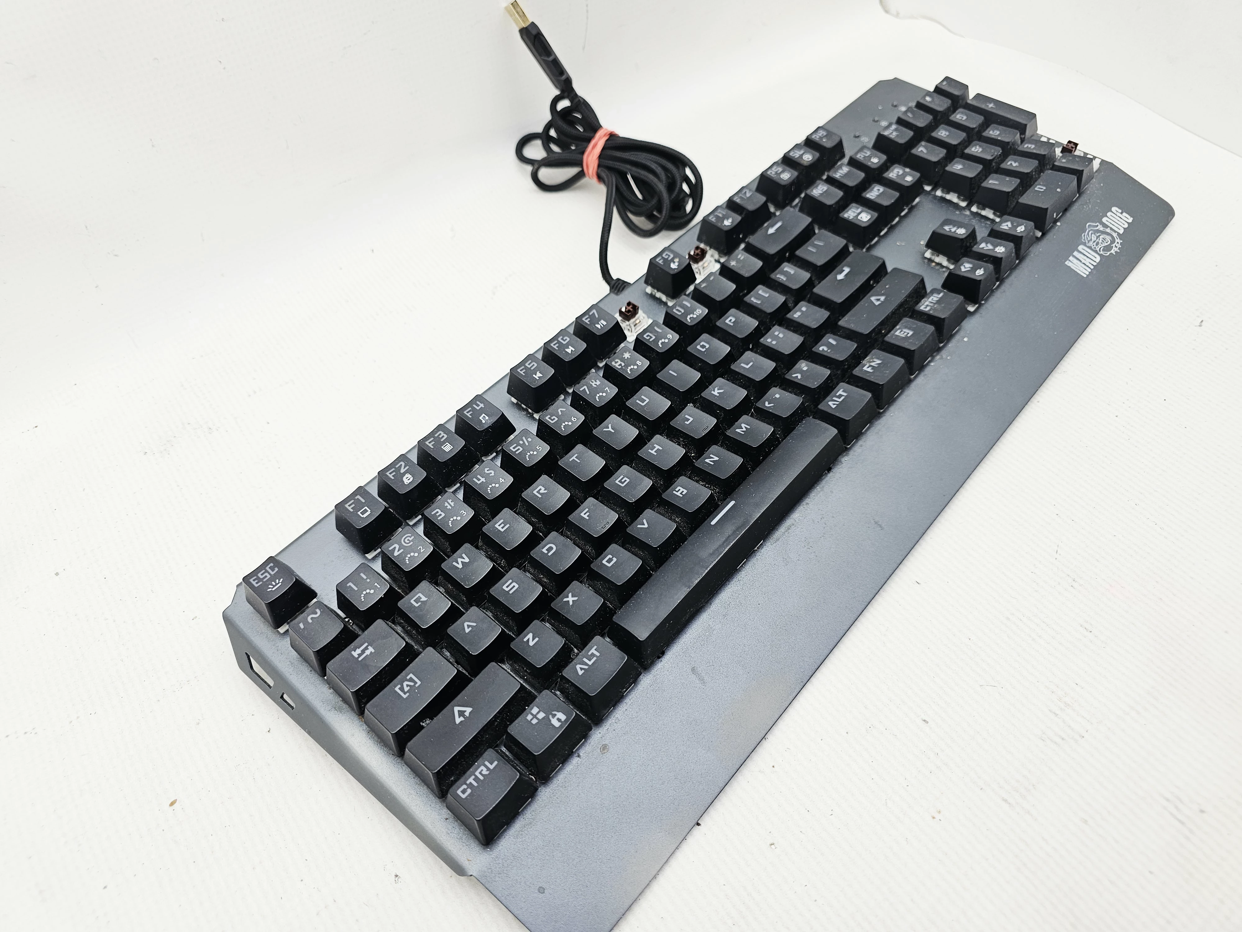 klawiatura-mechaniczna-mad-dog-gk900-brak-trzech-klawiszy-stan-11323-2