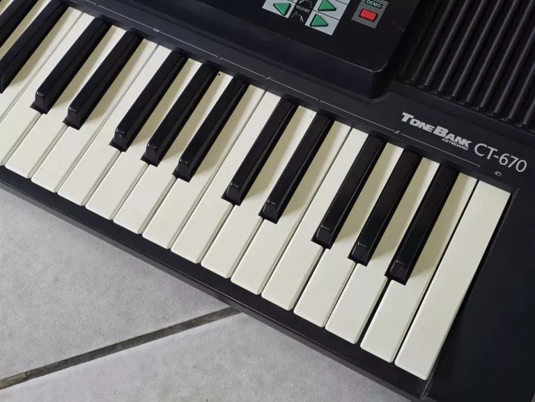 KEYBOARD CASIO CT-670