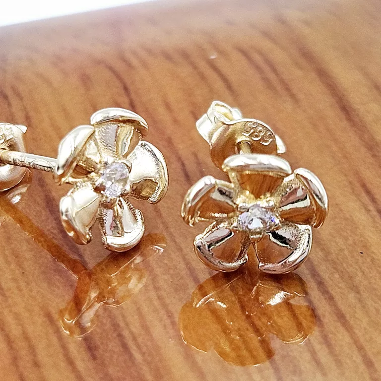 NIENOSZONE ZŁOTE KOLCZYKI Z CYRKONIĄ KWIATEK SZTYFT 585 1.36G 1CM