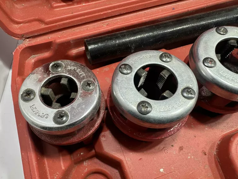 GWINTOWNICA RATCHET DIE STOCK N062