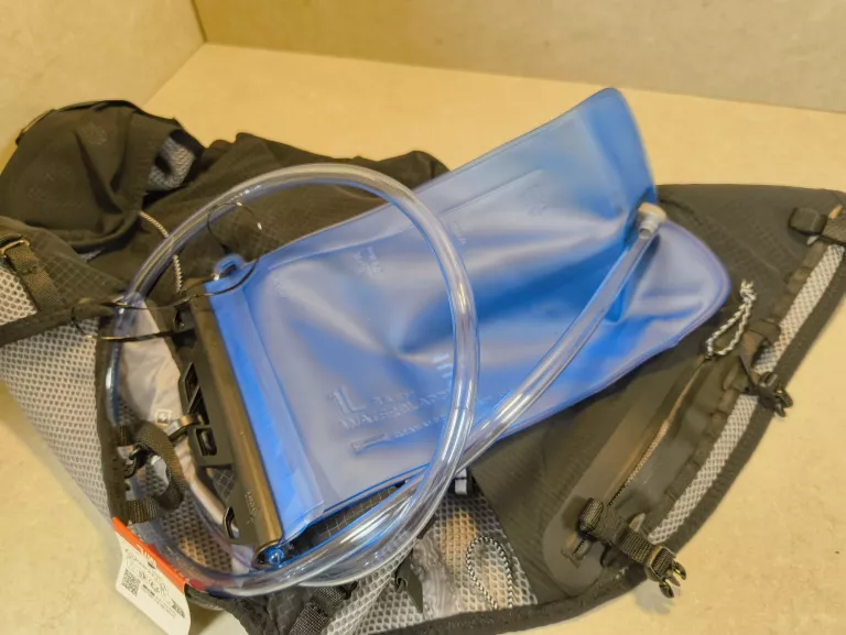 PLECAK DO BIEGANIA W TERENIE UNISEX KIPRUN 10 LITRÓW