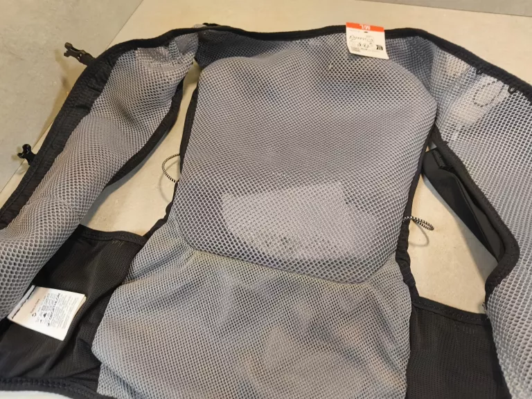 PLECAK DO BIEGANIA W TERENIE UNISEX KIPRUN 10 LITRÓW