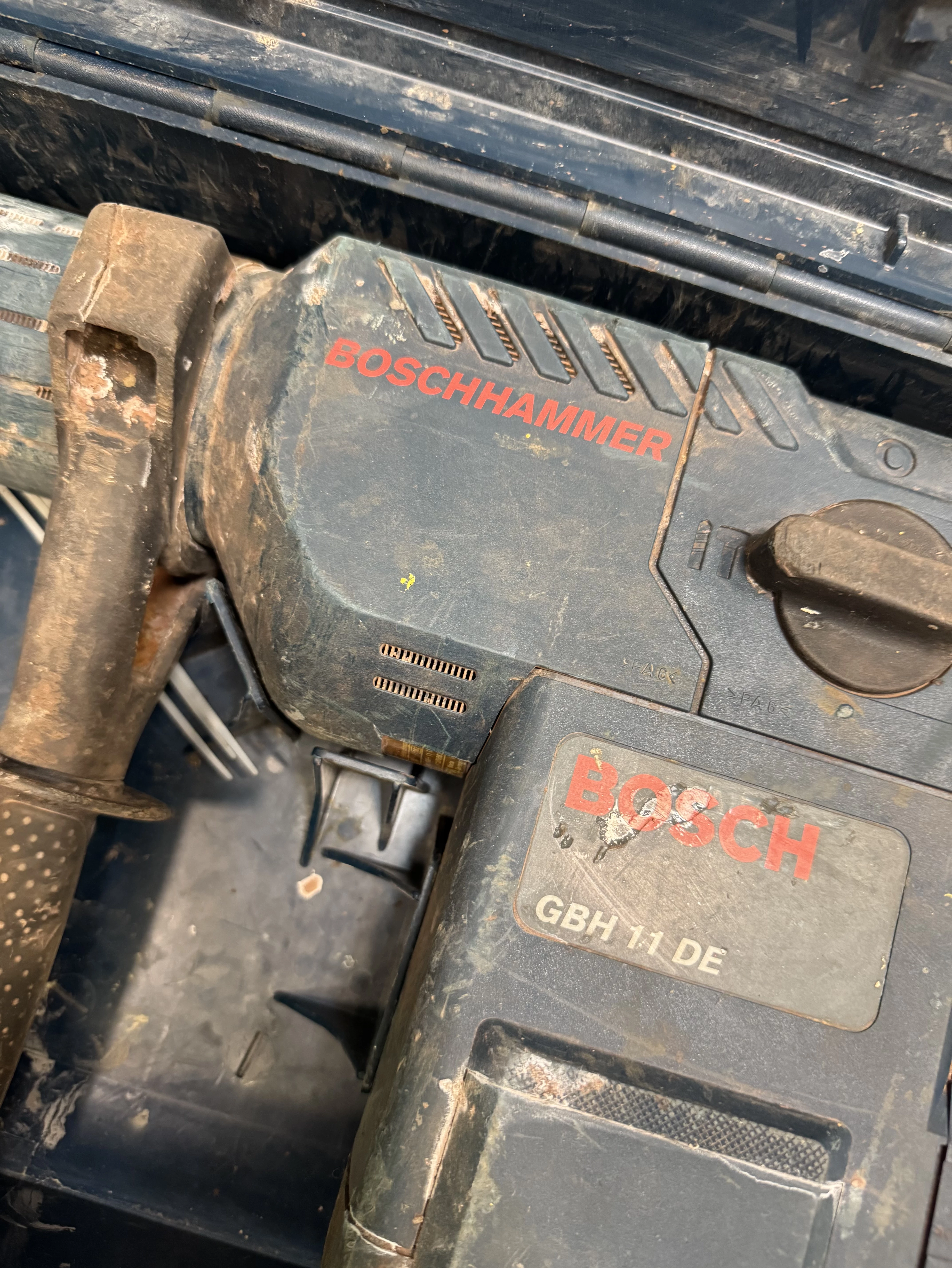 mlot-wyburzeniowy-bosch-gbh-11de-1500w-walizka-typ-uchwytu-128474-2