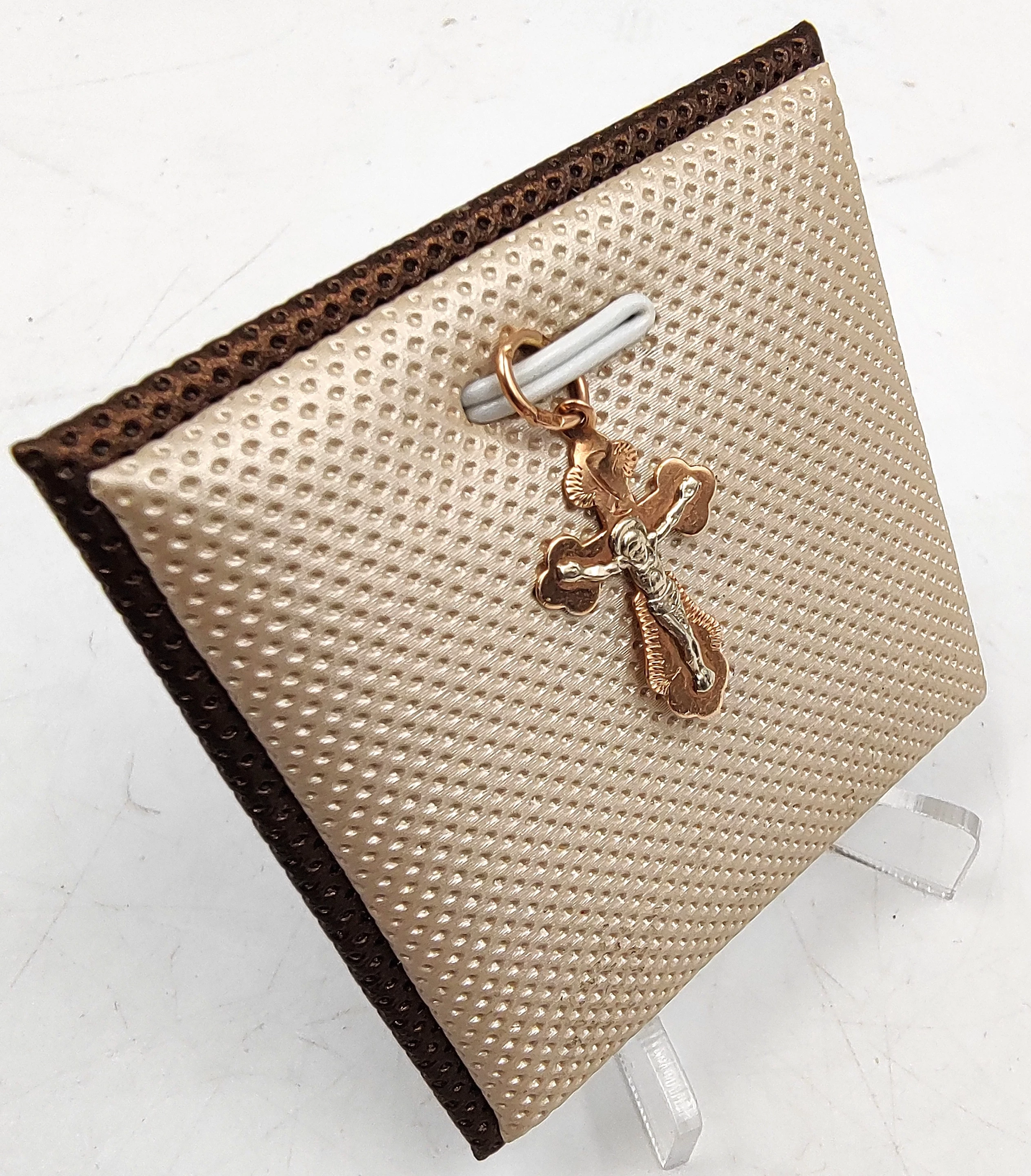 delikatna-zlota-zawieszka-krzyzyk-585078g-stan-11323-2