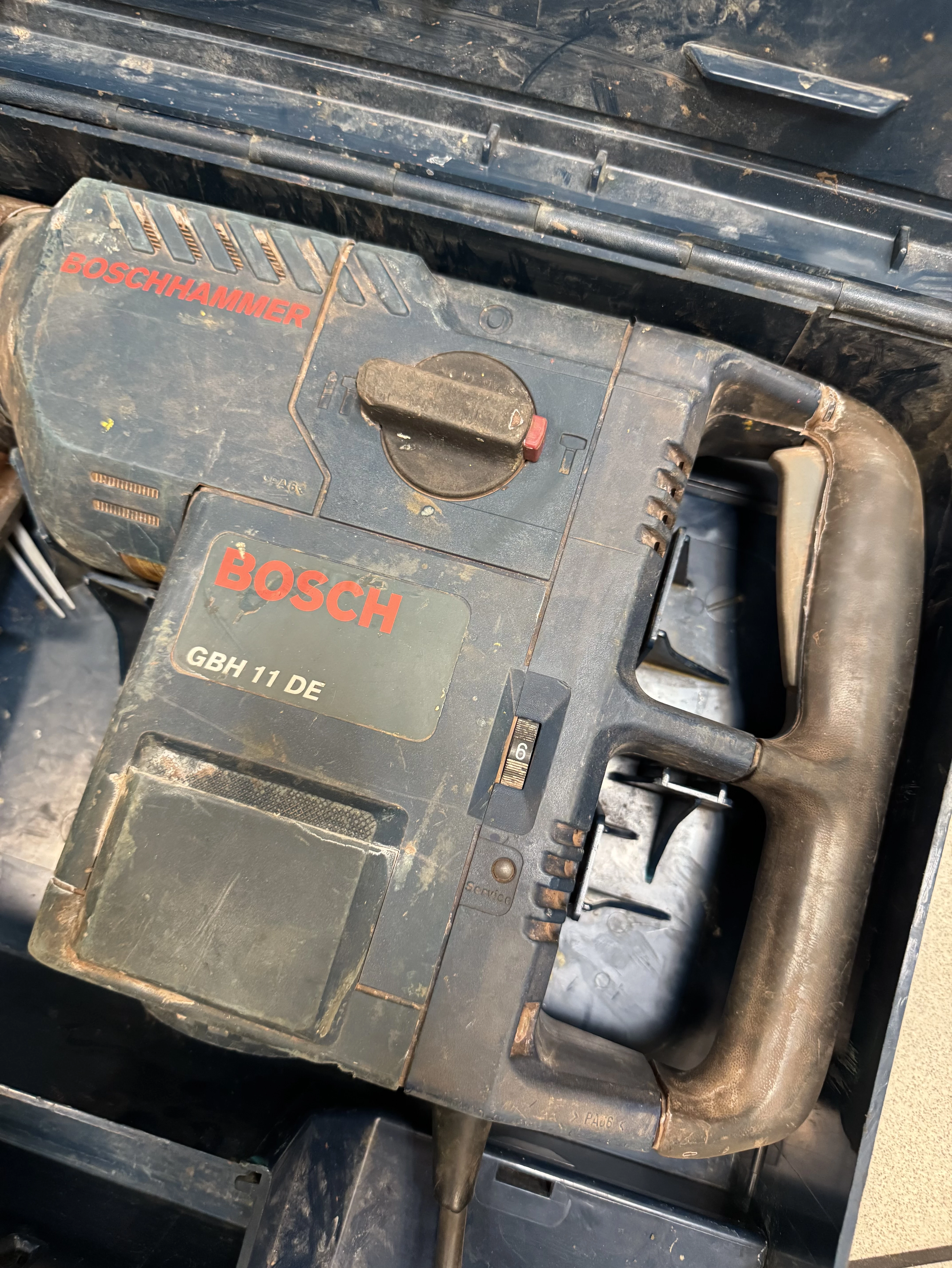 mlot-wyburzeniowy-bosch-gbh-11de-1500w-walizka-zasilanie-209202-238306