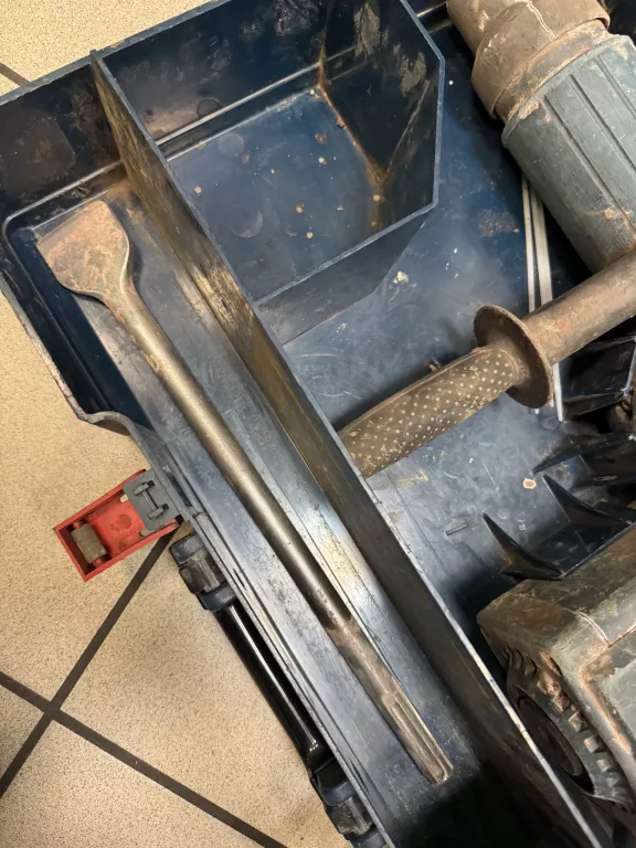 mlot-wyburzeniowy-bosch-gbh-11de-1500w-walizka-energia-udaru-1800