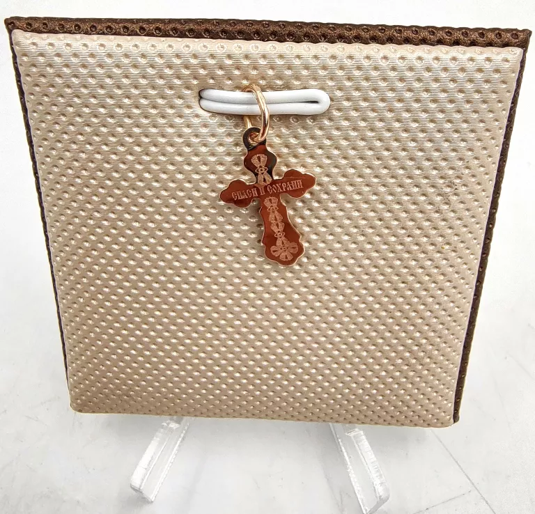 delikatna-zlota-zawieszka-krzyzyk-585038g-material-15835-2