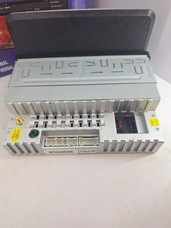 WIELOFUNKCYJNY SAMOCHODOWY SYSTEM AUDIO-WIZUALNY A3803
