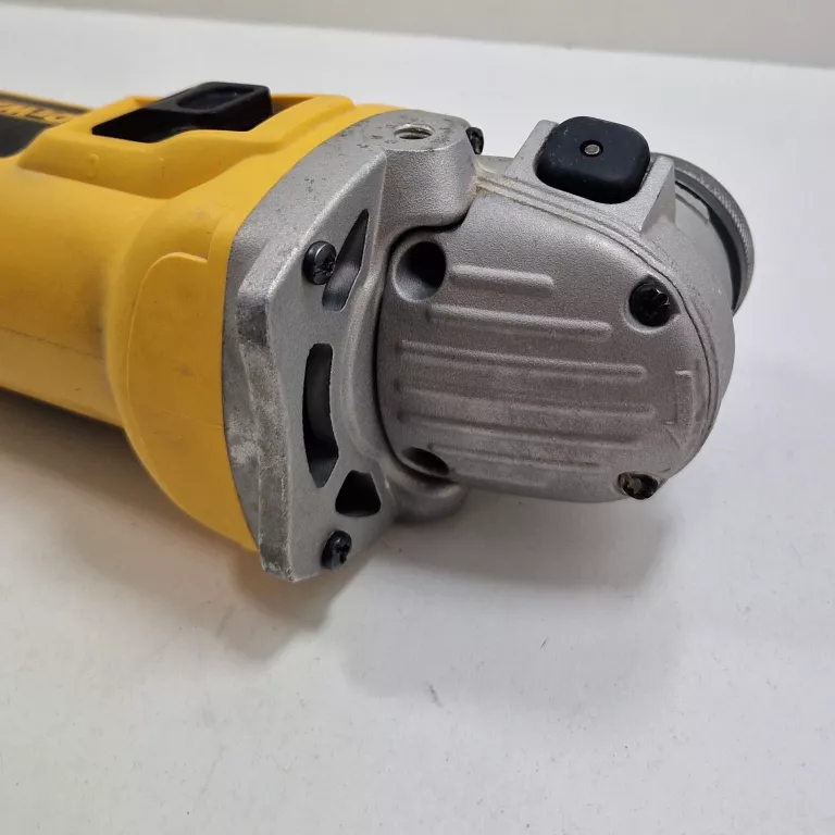 SZLIFIERKA KĄTOWA DEWALT D28139