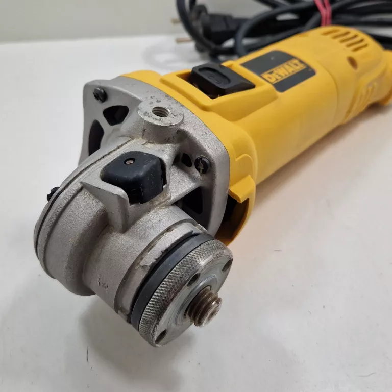 SZLIFIERKA KĄTOWA DEWALT D28139