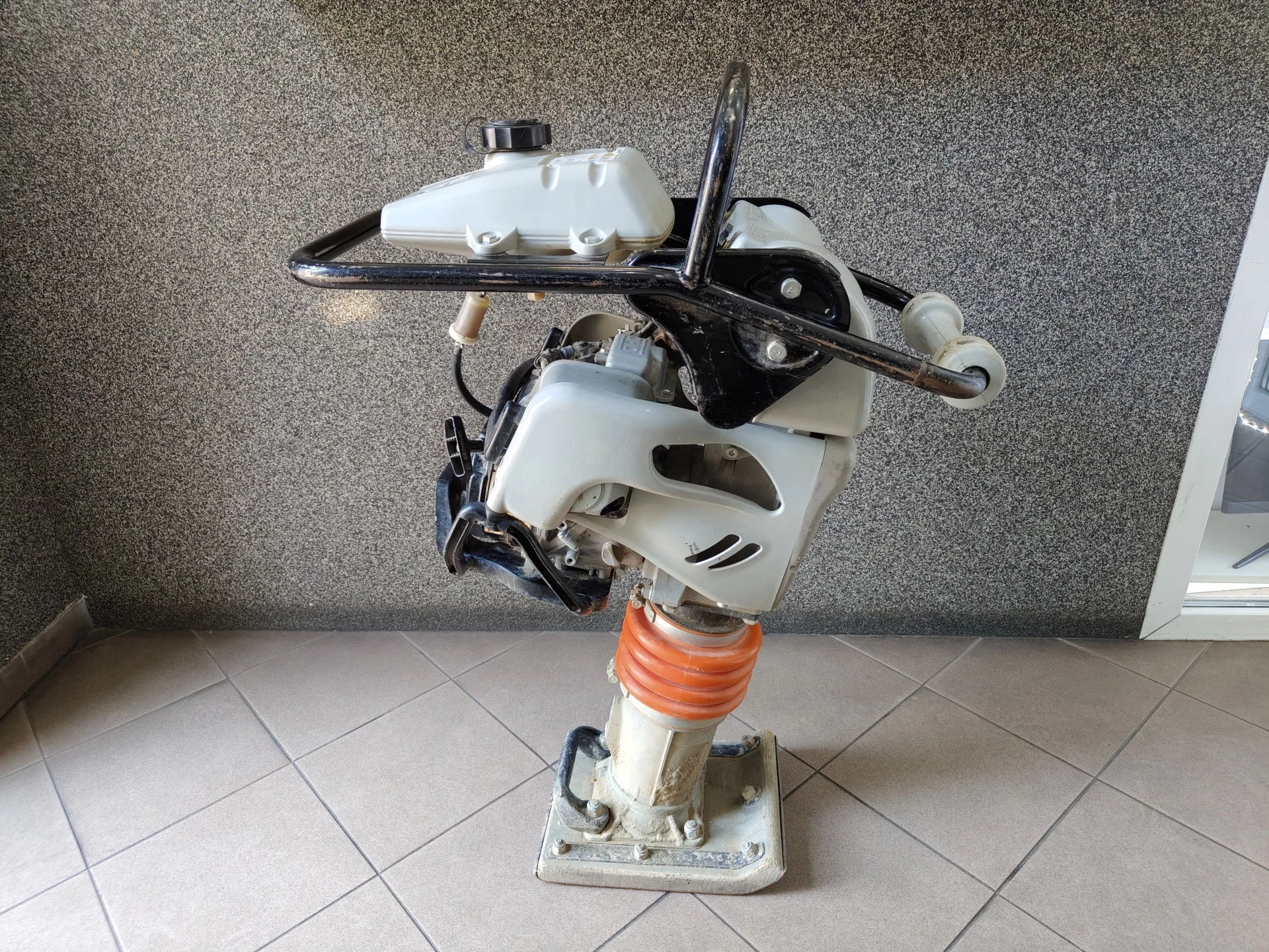 ubijak-wibracyjny-stopowy-zageszczarka-mikasa-mtx-60e-21kw-64kg-rodzaj-zageszczarki-18281-2