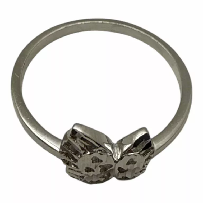 UROCZY SREBNY PIERŚCIONEK 925 2,08G