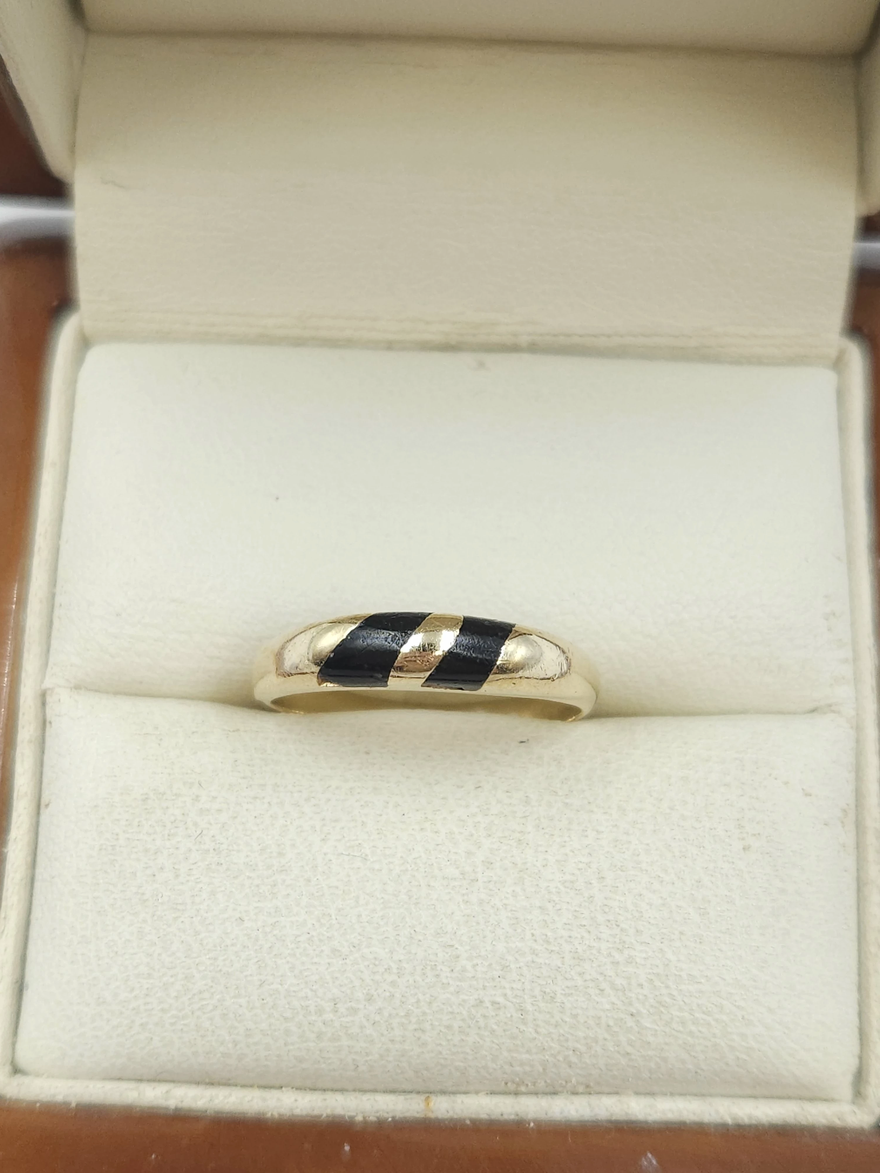 zloty-pierscionek-czarny-kamien-r12-183g-585-stan-11323-2