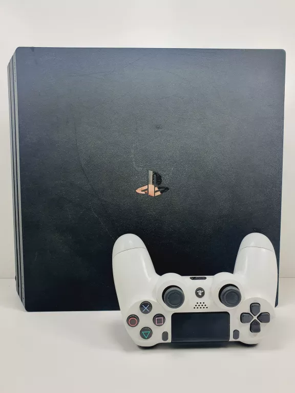 KONSOLA PS4 PRO CUH-7116B 1TB PAD
