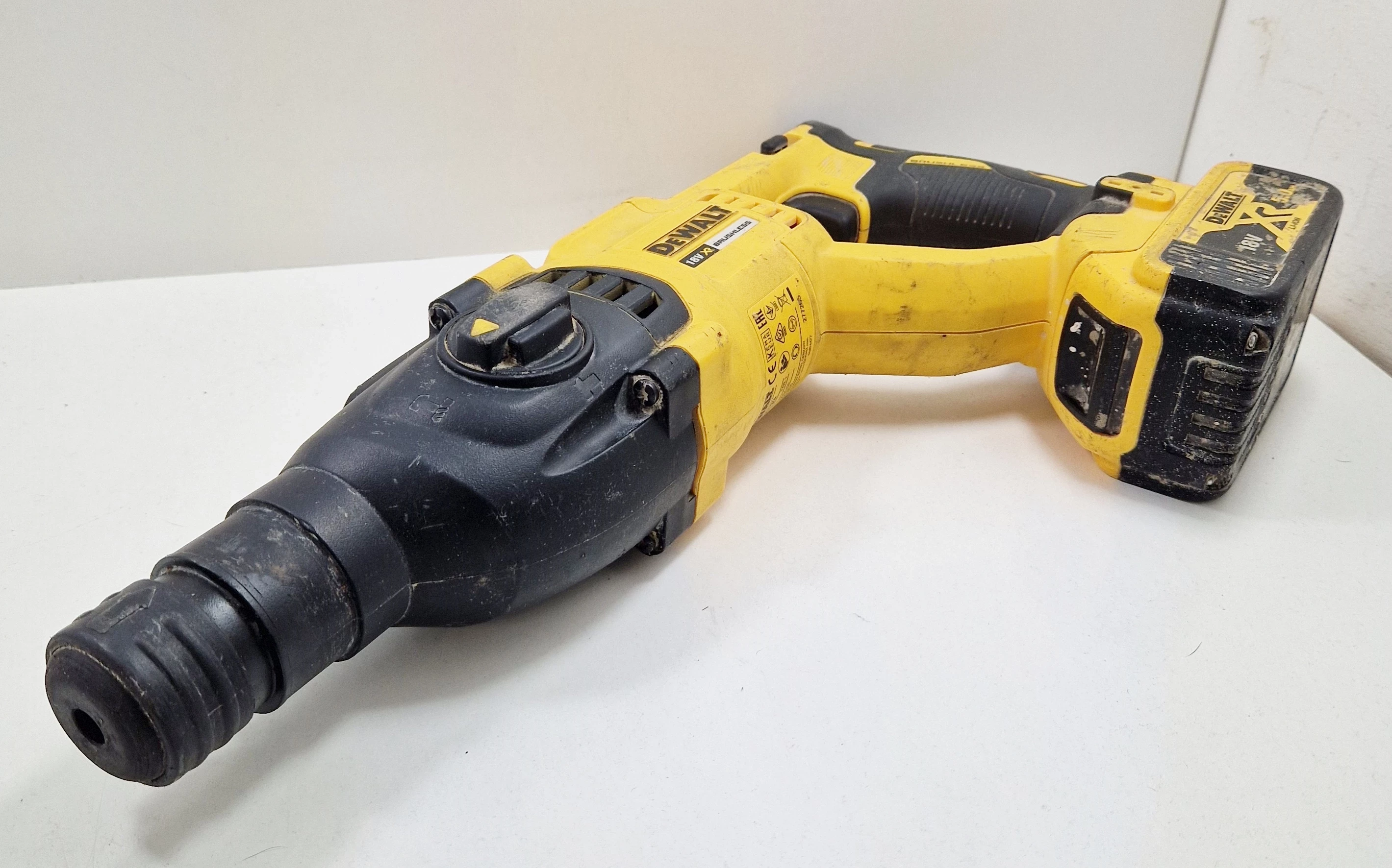 mlotowiertarka-dewalt-dch133m1-sds-plus-18v-xr-maksymalna-moc-60000