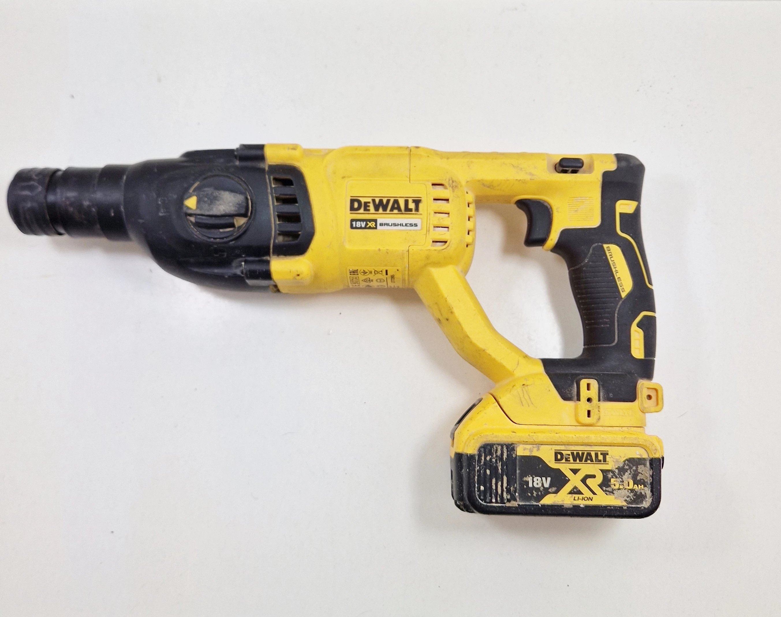 mlotowiertarka-dewalt-dch133m1-sds-plus-18v-xr-stan-11323-2