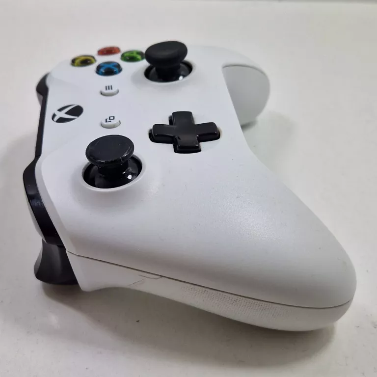 KONSOLA XBOX ONE S 1TB + PAD