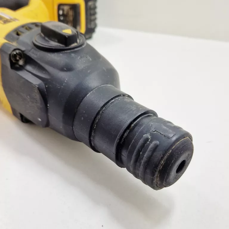 MŁOTOWIERTARKA DEWALT DCH133M1 SDS-PLUS 18V XR