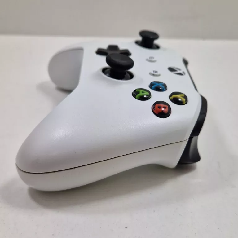 KONSOLA XBOX ONE S 1TB + PAD