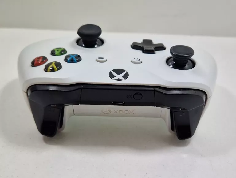 KONSOLA XBOX ONE S 1TB + PAD