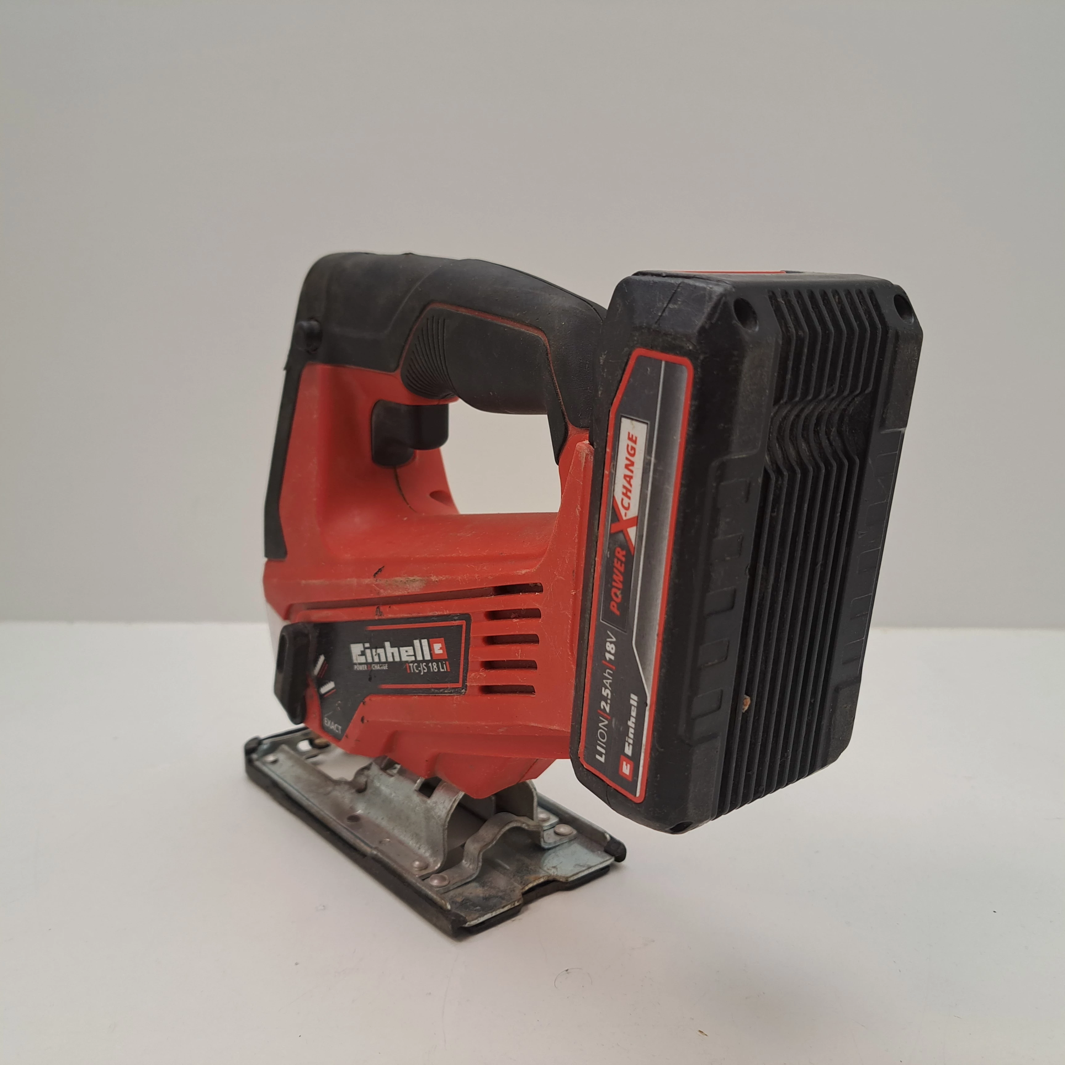wyrzynarka-akumulatorowa-einhell-tc-js-18-li-mocowanie-brzeszczotu-205041-222245
