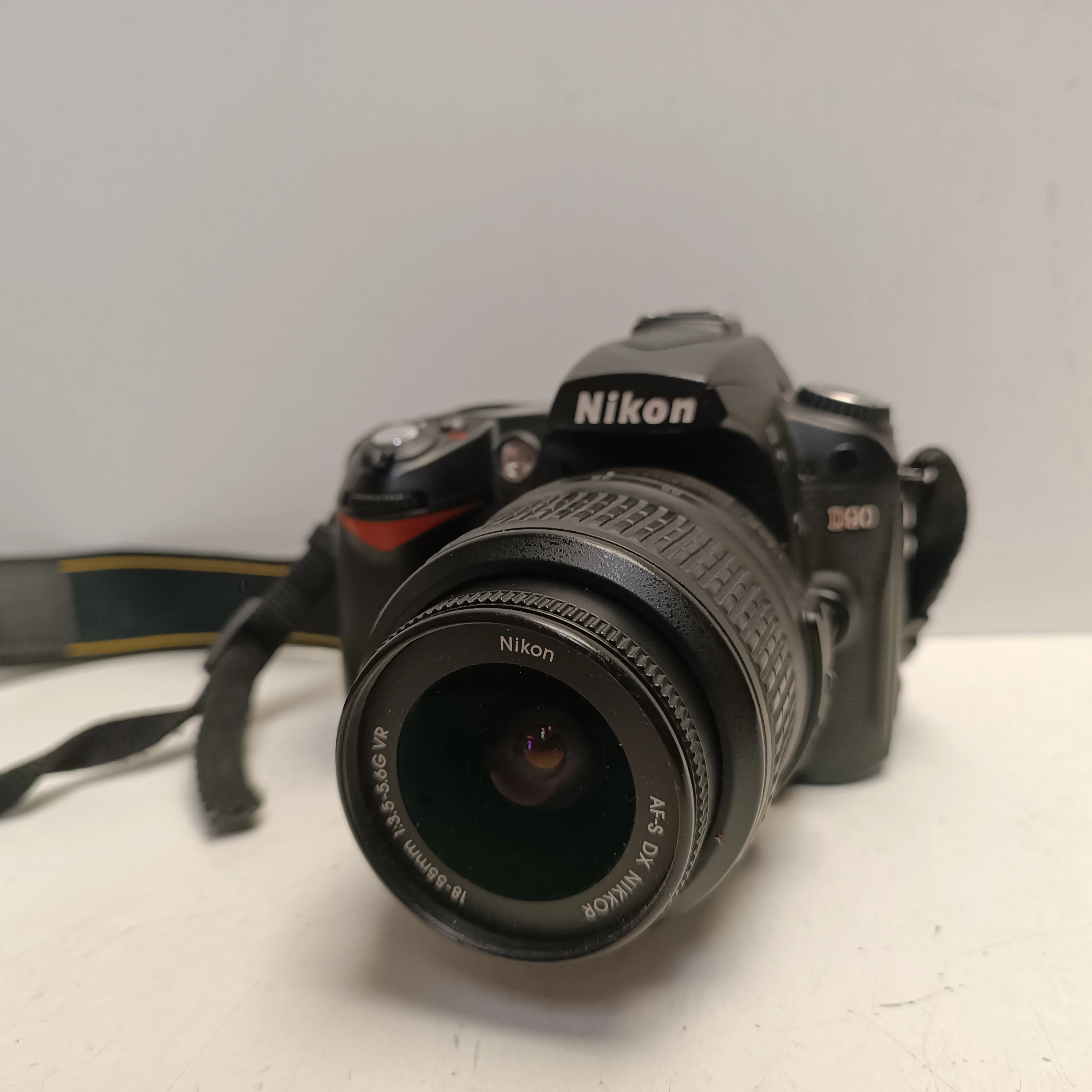 aparat-nikon-d90-obiektyw-i-ladowarka-ean-gtin-018208915743