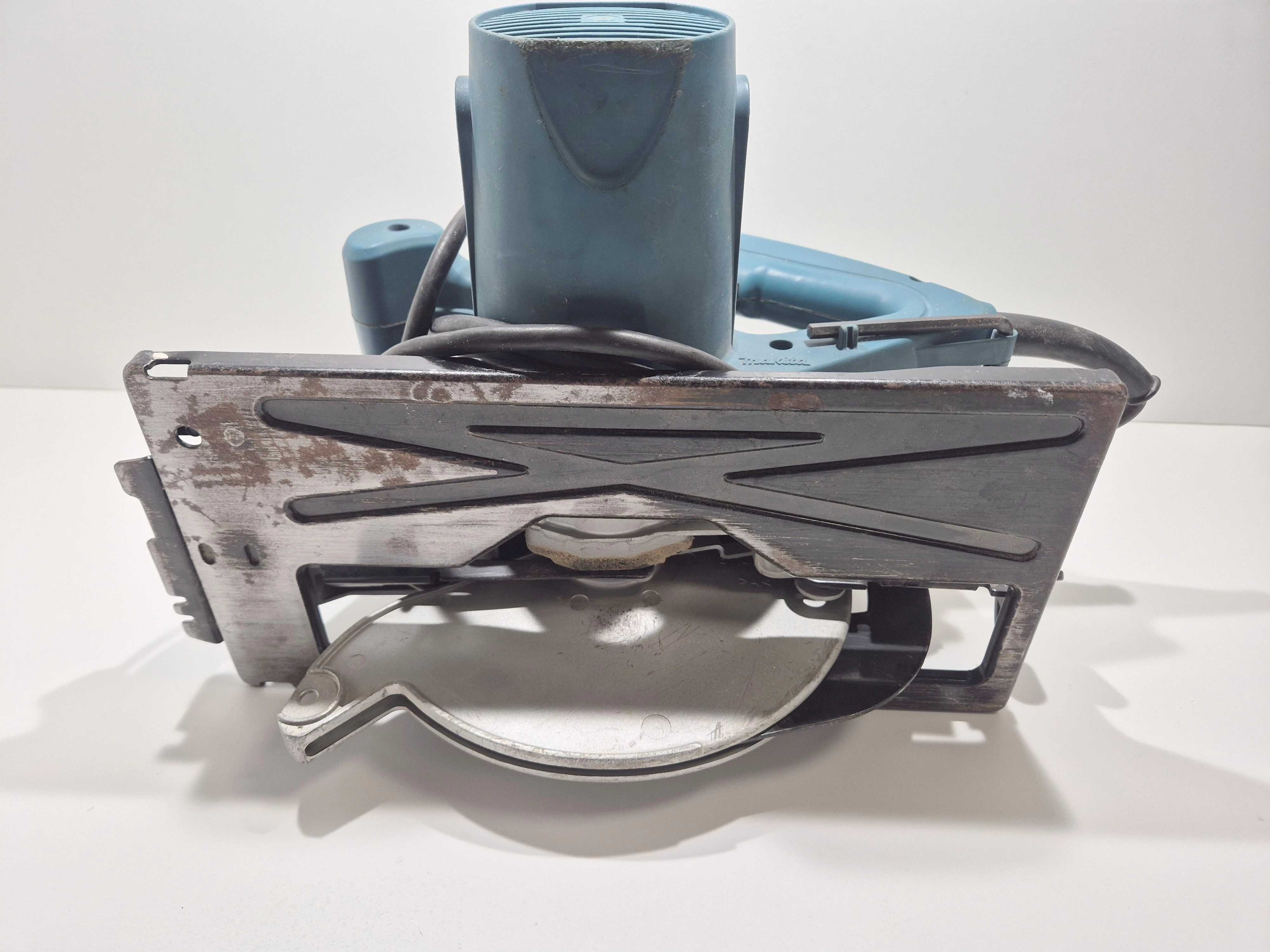 pila-tarczowa-makita-5704r-stan-11323-2