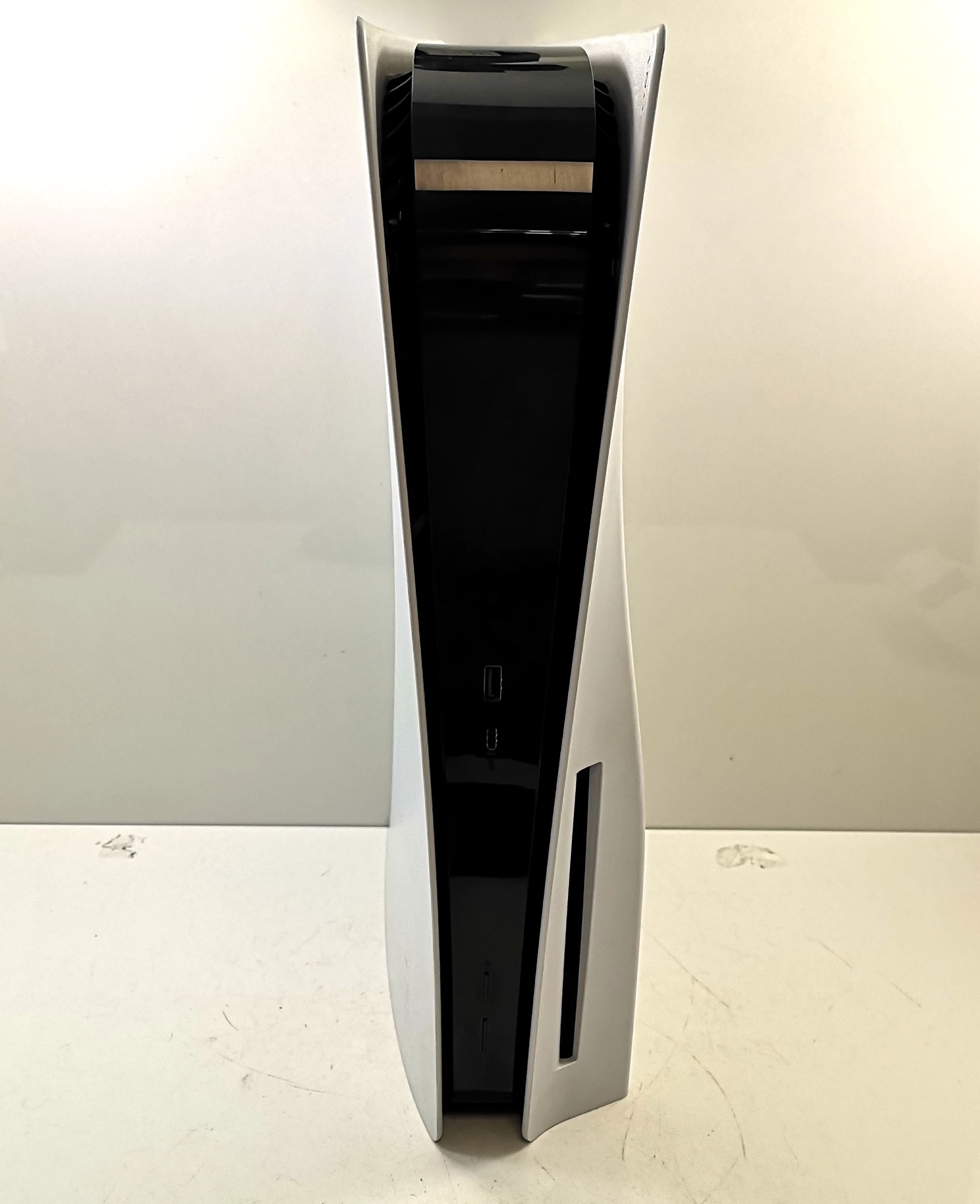 konsola-playstation-5-product-id-4104e2ee-30b7-4eb9-8894-b5068ba70c6a