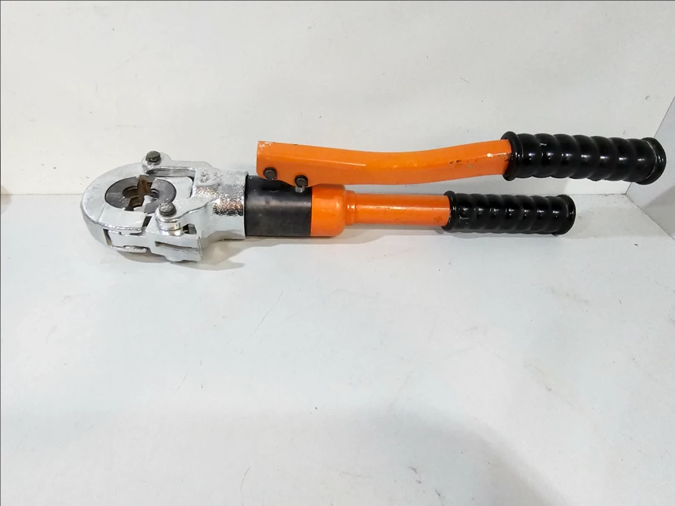 praska-prasa-zaciskarka-hydrauliczna-do-rur-pex-reczna-u-360-o-16-32-mm-marka-248811-978329