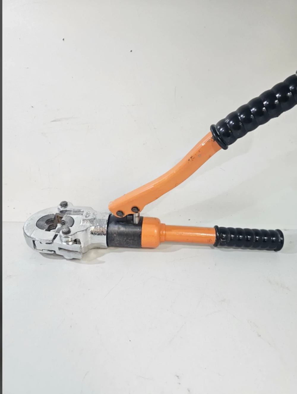 praska-prasa-zaciskarka-hydrauliczna-do-rur-pex-reczna-u-360-o-16-32-mm-kod-producenta-praska-rur