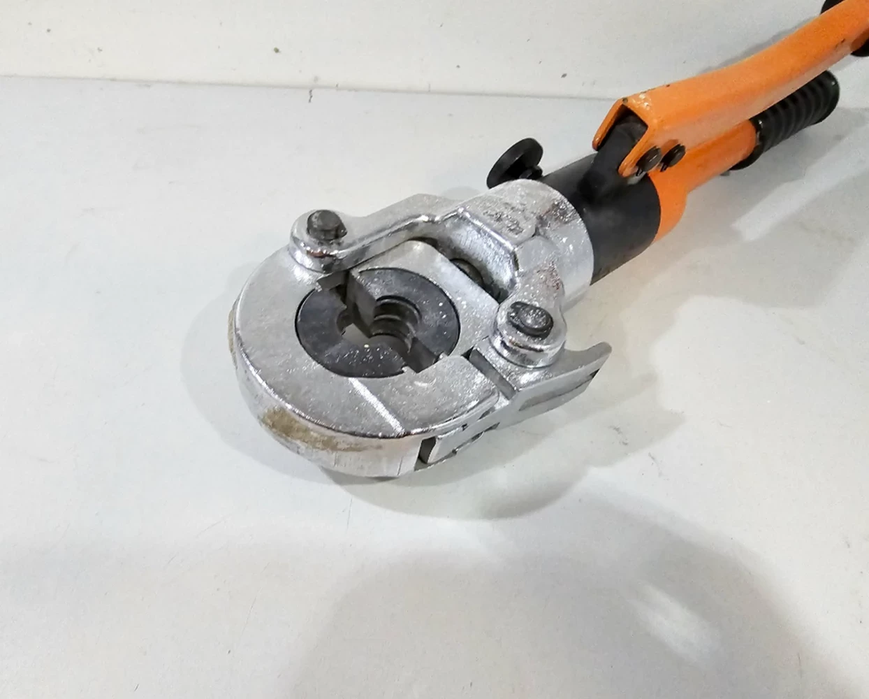 praska-prasa-zaciskarka-hydrauliczna-do-rur-pex-reczna-u-360-o-16-32-mm-stan-11323-2