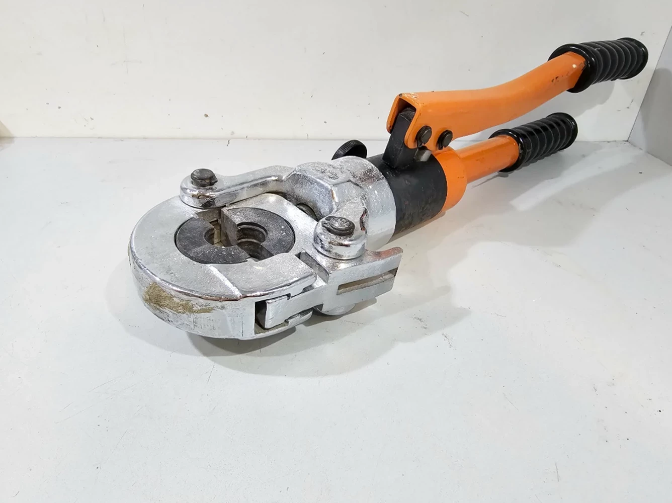 praska-prasa-zaciskarka-hydrauliczna-do-rur-pex-reczna-u-360-o-16-32-mm-ean-gtin-5905427501084