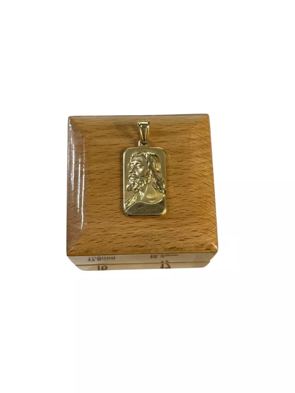 piekny-medalik-z-jezusem-chrystusem-pulawska-27-piaseczno